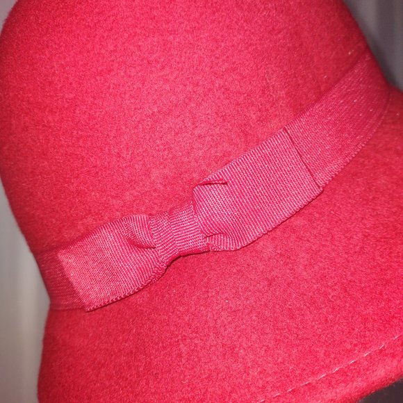 Croft & Barrow Red Cloche hat  100% wool Inner band is 22" - Picture 5 of 9